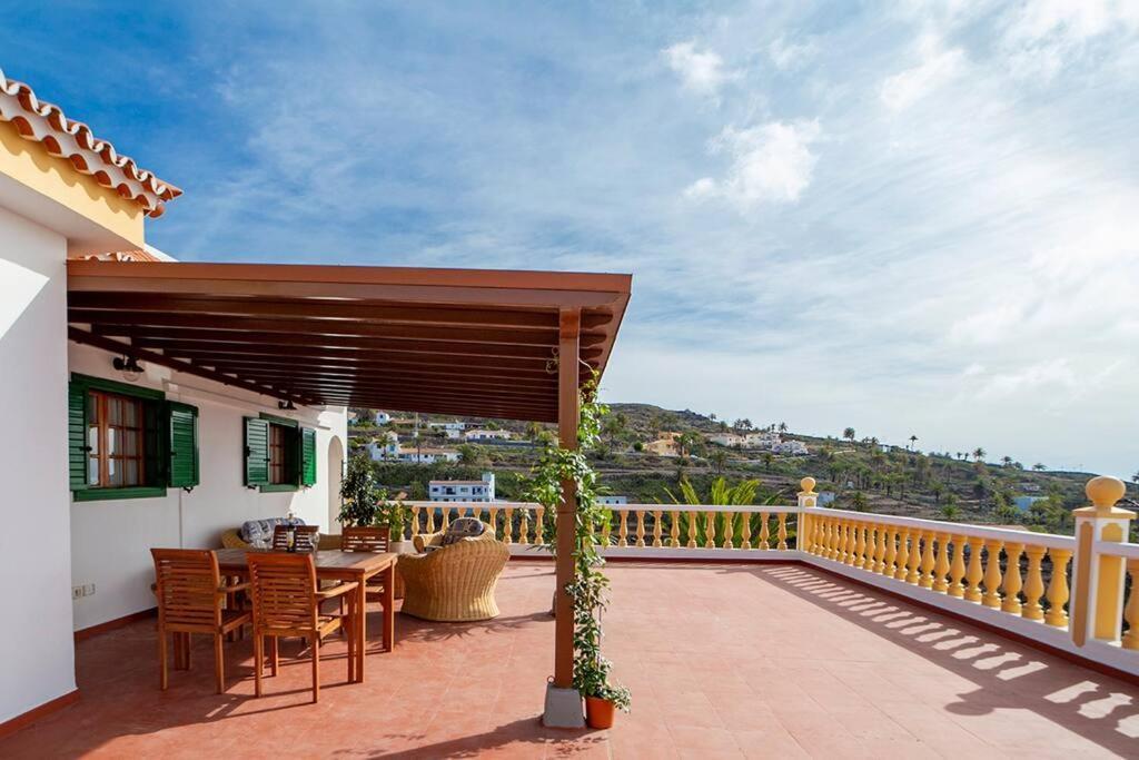 Villa Teram Alajero ภายนอก รูปภาพ