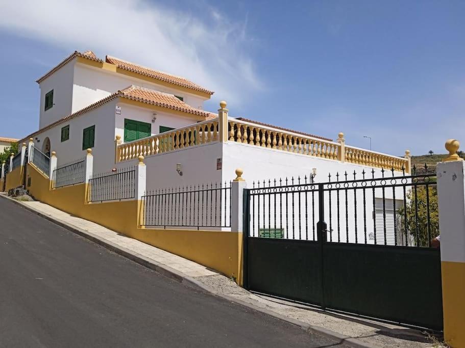 Villa Teram Alajero ภายนอก รูปภาพ
