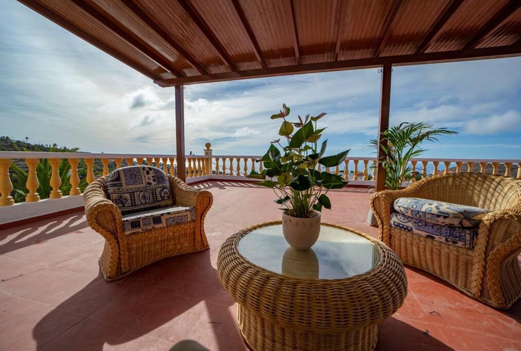 Villa Teram Alajero ภายนอก รูปภาพ