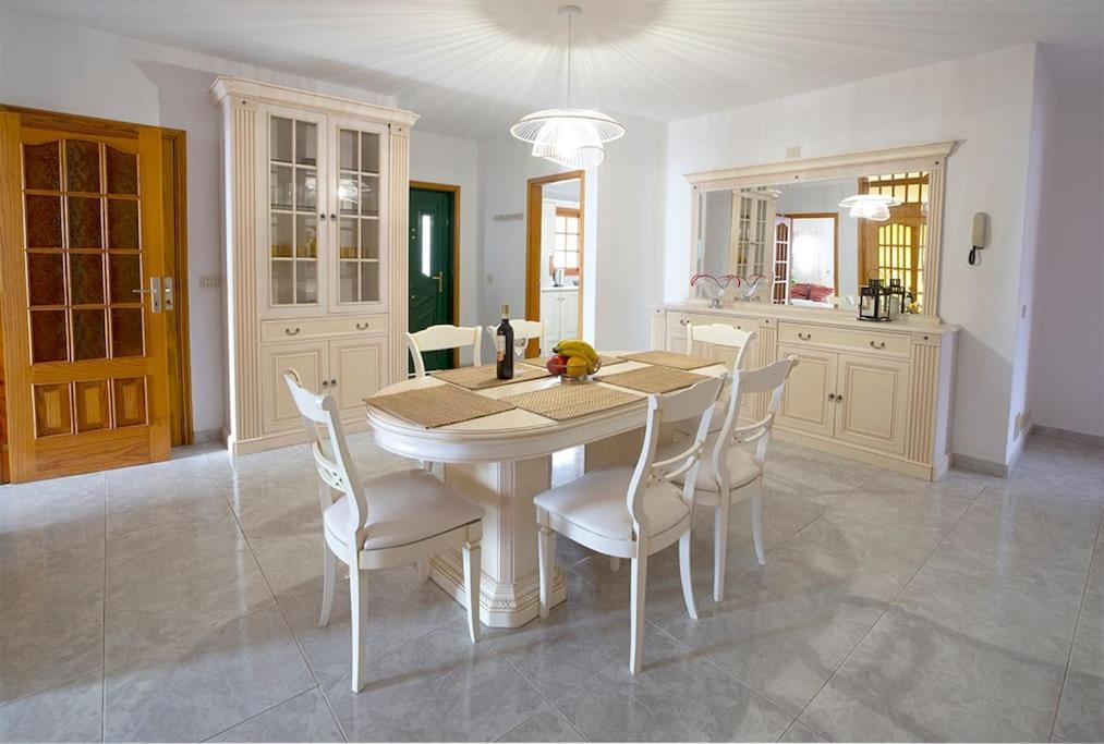 Villa Teram Alajero ภายนอก รูปภาพ