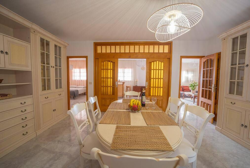 Villa Teram Alajero ภายนอก รูปภาพ