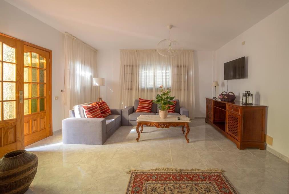 Villa Teram Alajero ภายนอก รูปภาพ