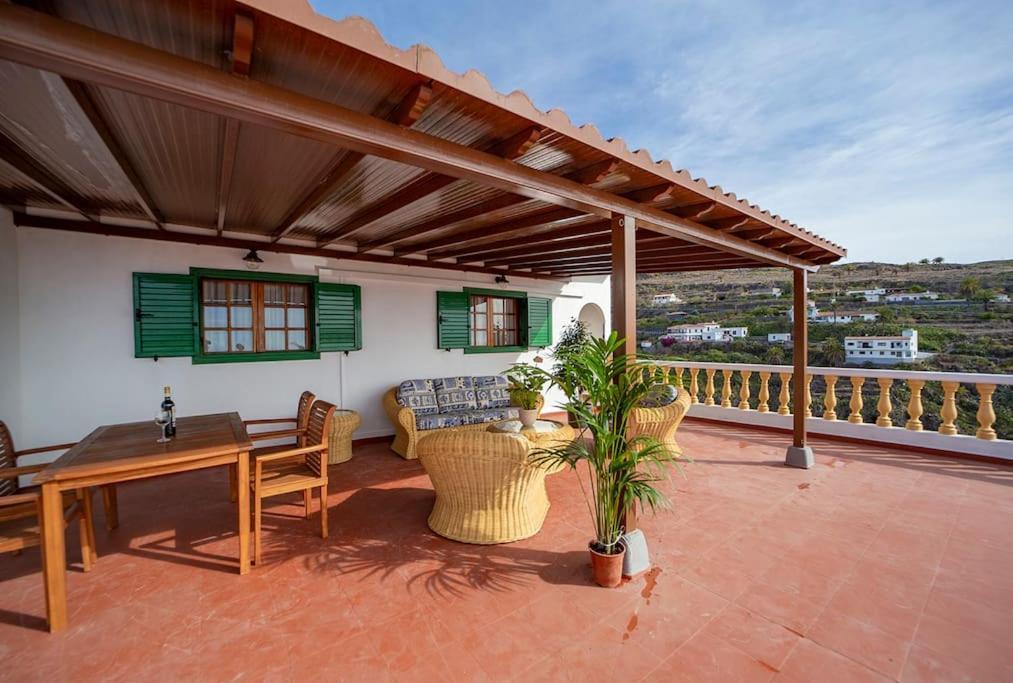Villa Teram Alajero ภายนอก รูปภาพ