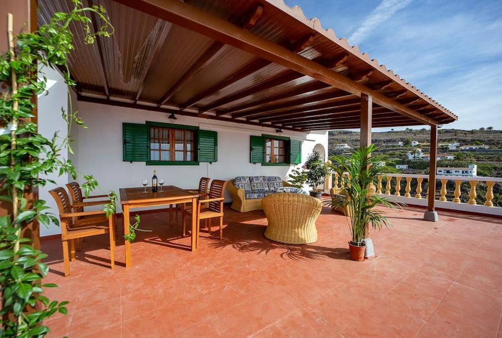 Villa Teram Alajero ภายนอก รูปภาพ