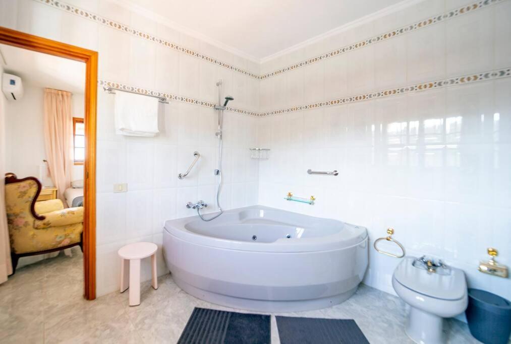 Villa Teram Alajero ภายนอก รูปภาพ