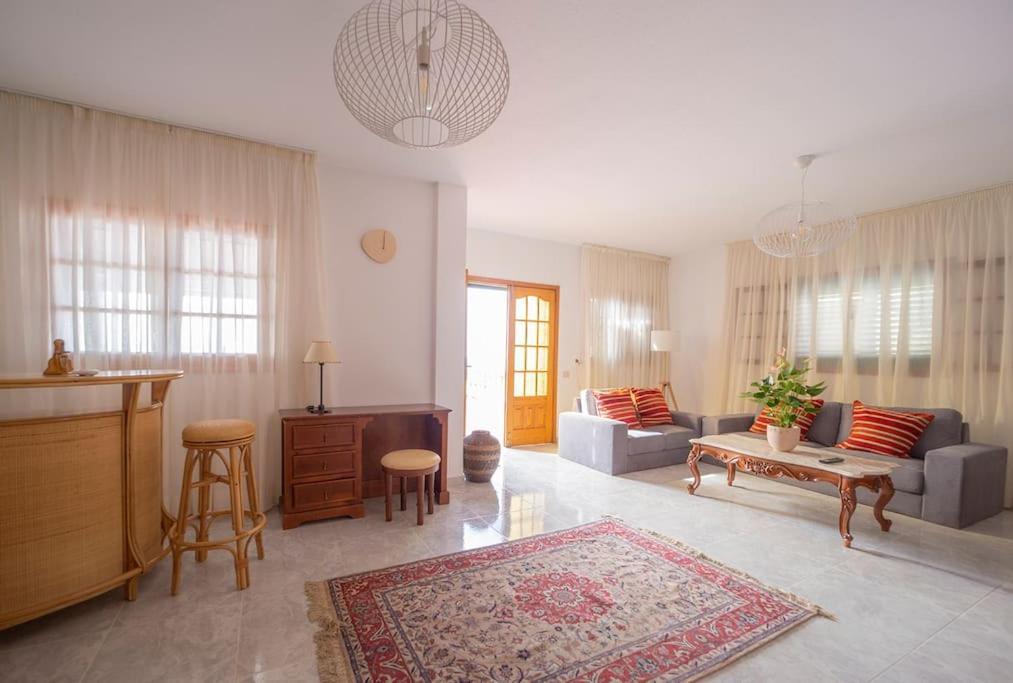 Villa Teram Alajero ภายนอก รูปภาพ