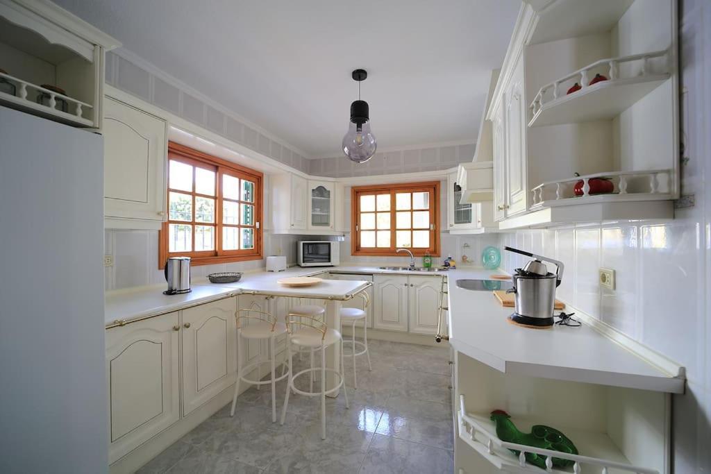 Villa Teram Alajero ภายนอก รูปภาพ