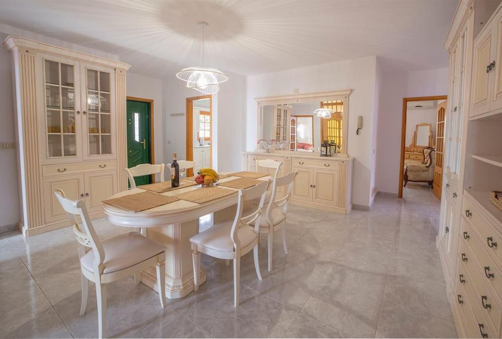 Villa Teram Alajero ภายนอก รูปภาพ